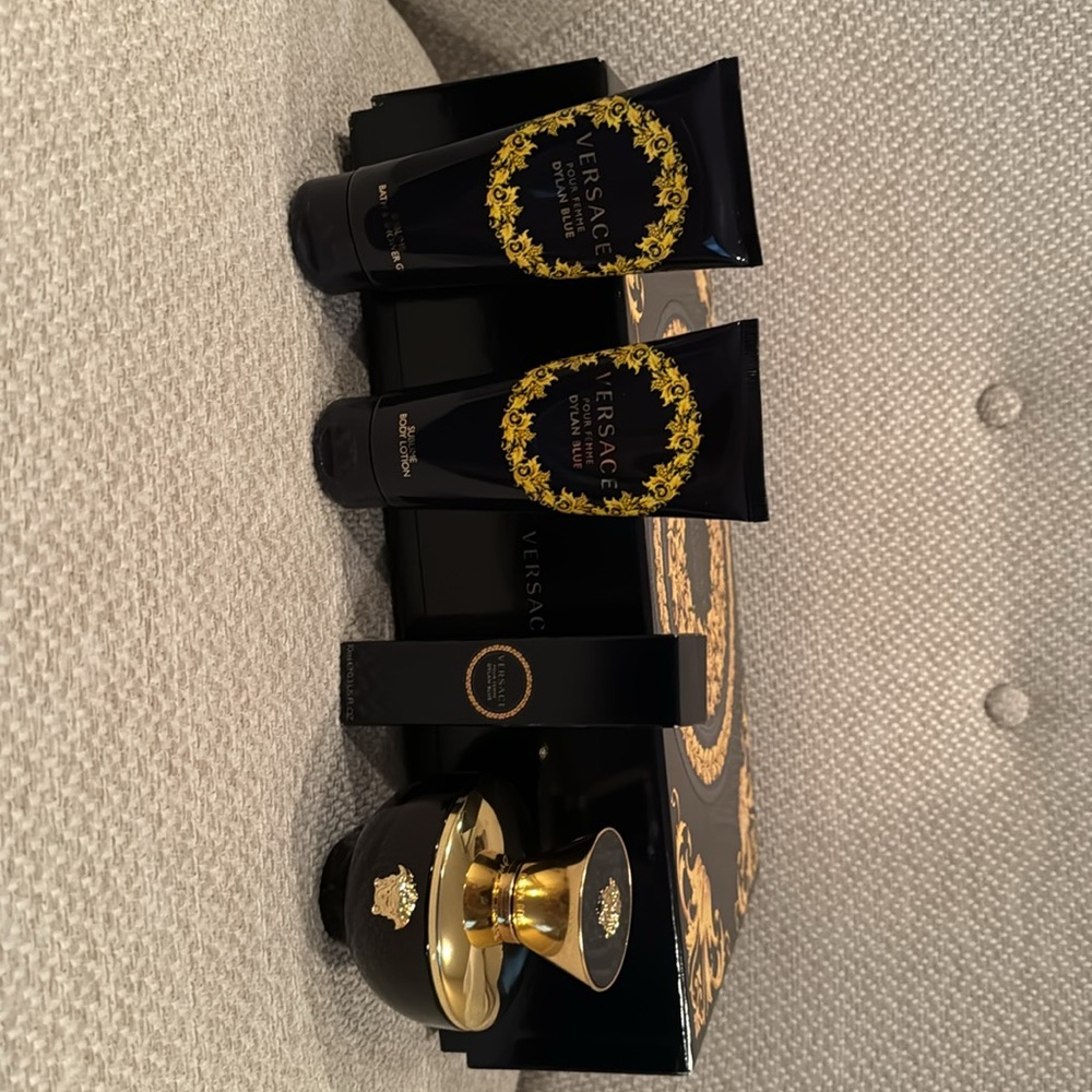 NEW VERSAGE DYLAN BLUE SET